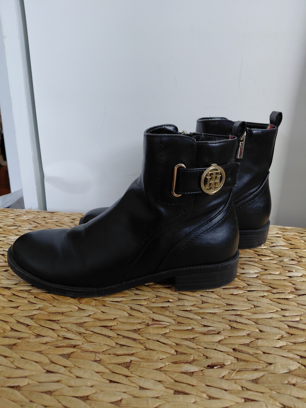 Tommy Hilfiger Black Leather Ankle Boots with Gold Logo-8